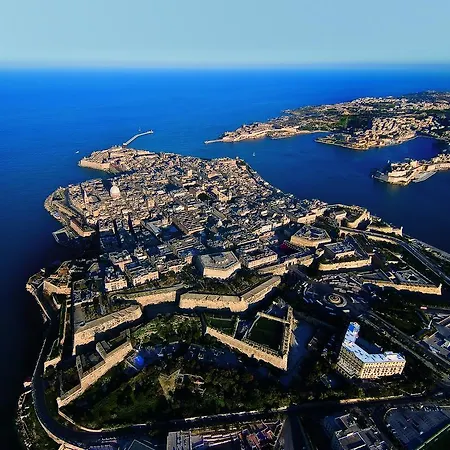 Fleur 3 Bedroom Apartment, Few Metres Away From The Seafront Apartman Sliema