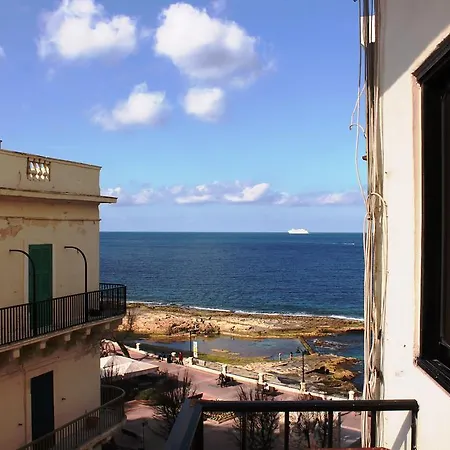 Apartman Fleur 3 Bedroom Apartment, Few Metres Away From The Seafront *