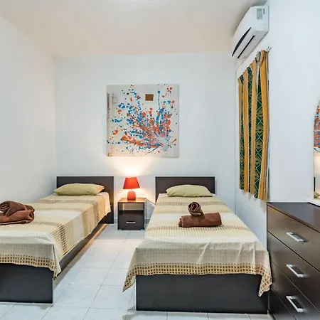 Apartman Fleur 3 Bedroom Apartment, Few Metres Away From The Seafront