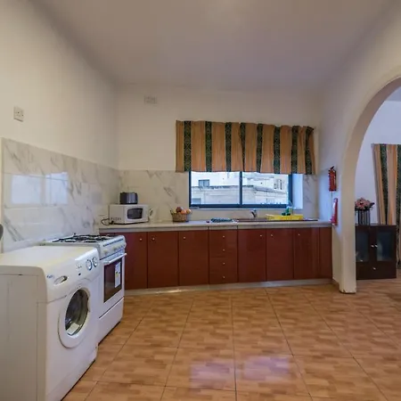 Fleur 3 Bedroom Apartment, Few Metres Away From The Seafront