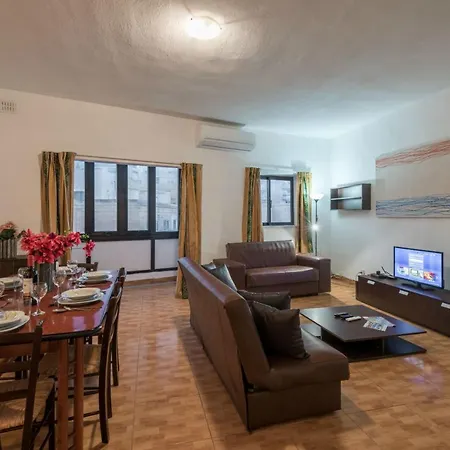 Fleur 3 Bedroom Apartment, Few Metres Away From The Seafront Διαμέρισμα
