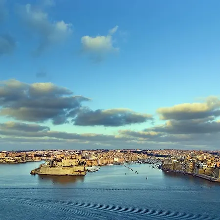 Fleur 3 Bedroom Apartment, Few Metres Away From The Seafront Sliema